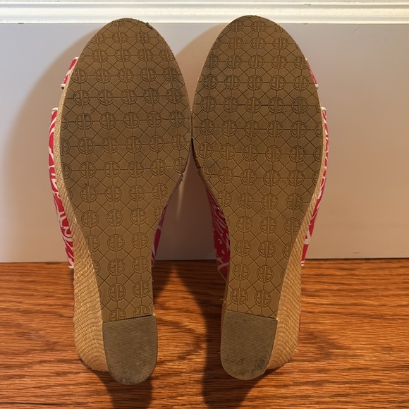 Lilly Pulitzer peep toe platform wedge slingback heels with gold tone buckles - Picture 7 of 16